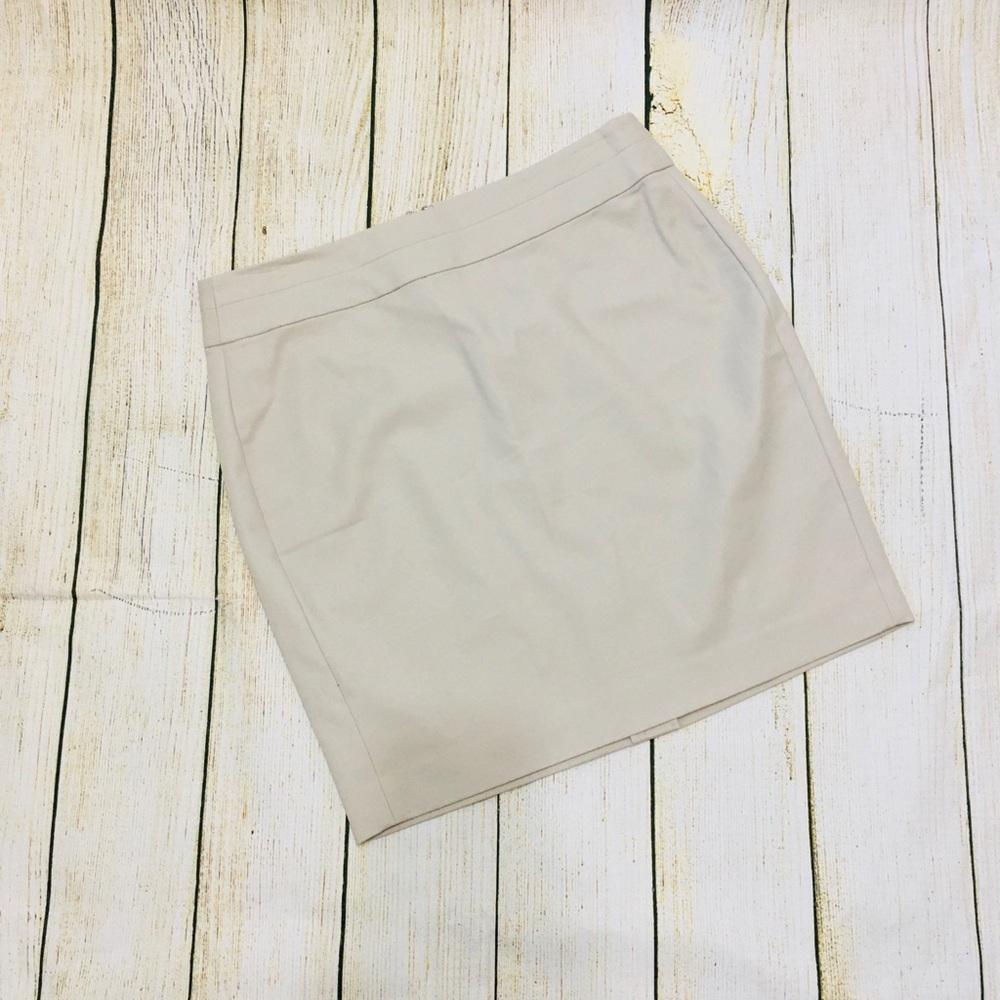 Banana Republic Factory Pencil Skirt - Size 6P-NWT